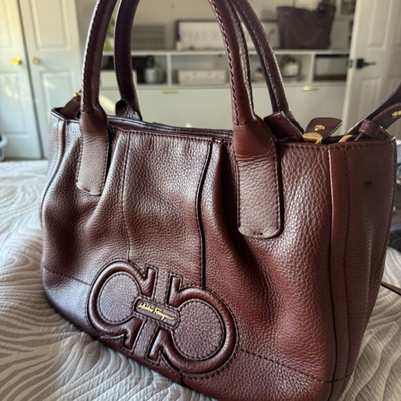 Salvatore Ferragamo IZZIE Gancini Embossed Tote Bag in Brown - Picture 3 of 10